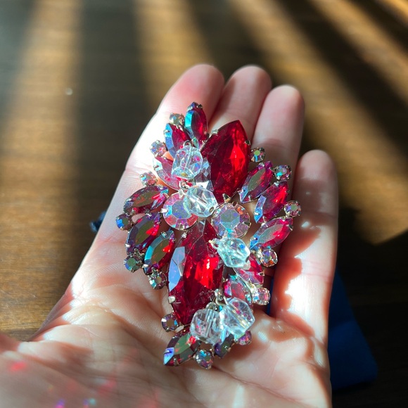 Vibrant Red and Silver Costume Brooch - Picture 2 of 4